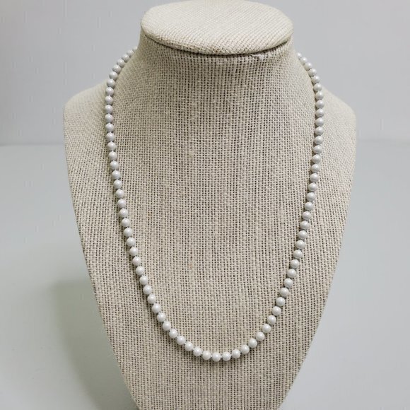 Oops A Daisy Necklace White Beaded Vintage Ball Ch‎ - Picture 2 of 7